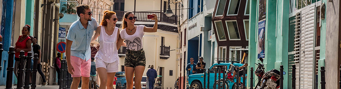 Calle de los Cines, Camagüey, Cuba Calle de los Cines, Camagüey, Cuba